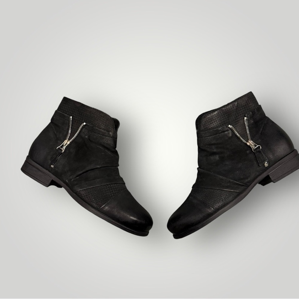 Miz Mooz Miz Mooz Leather Zippered Ankle Boots Black Sz 42